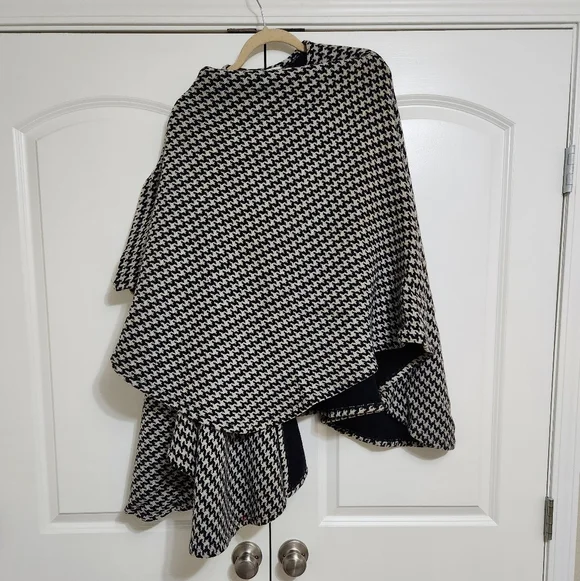Vintage Gruppo Italiano Oversized Wool Houndstooth Poncho/ Cape - Picture 4 of 6
